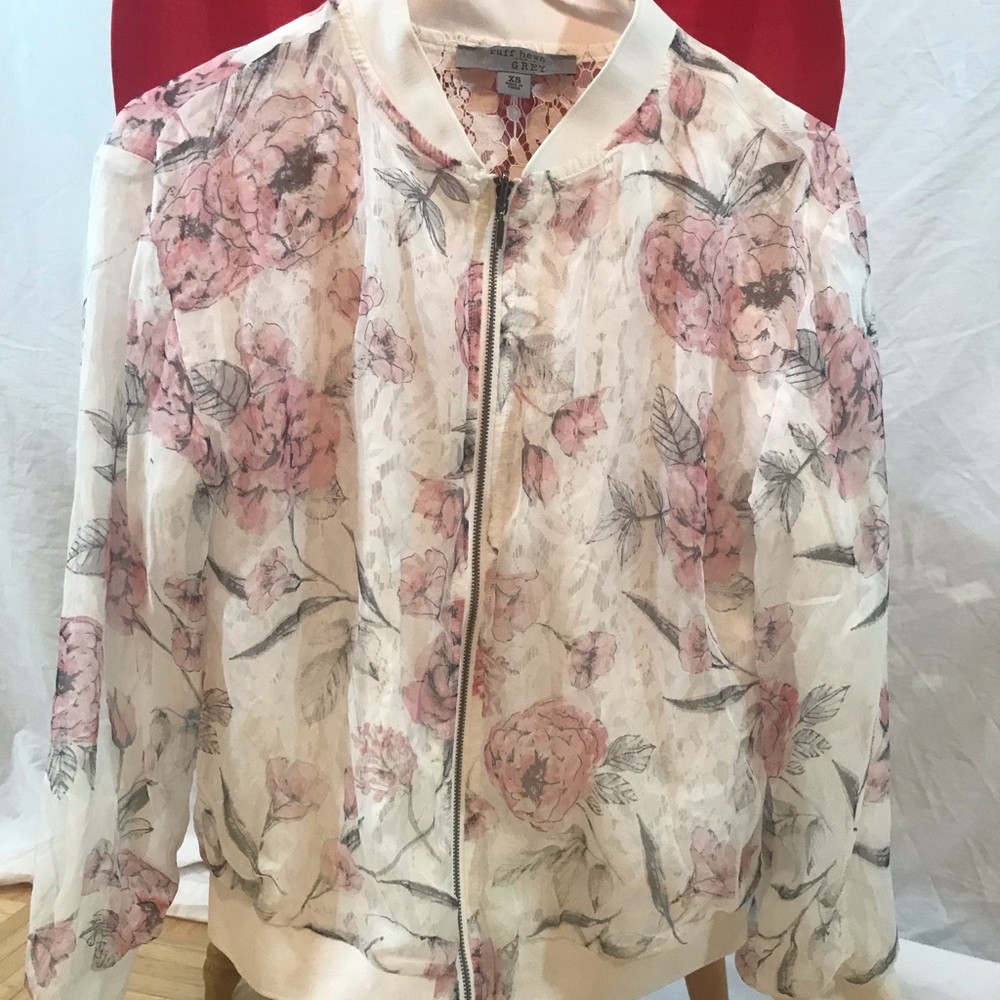Reverse Floral Ruff Hewn Blouse. Size xtra small